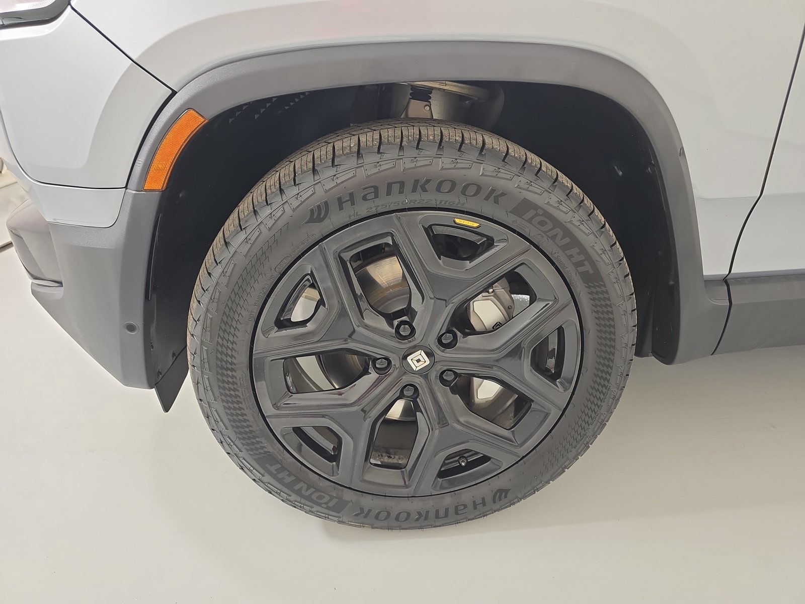 Used 2024 Rivian R1S Adventure Dual AWD/4WD image 9