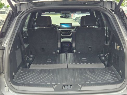 Used 2025 Ford Explorer ST-Line AWD/4WD image 18