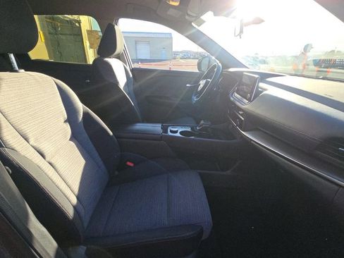 Used 2023 Nissan Rogue SV image 34