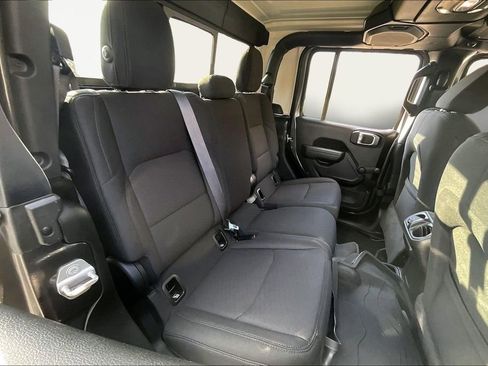 Used 2022 Jeep Gladiator Sport image 17