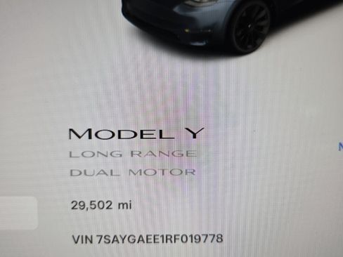 Used 2024 Tesla Model Y Long Range AWD/4WD image 3