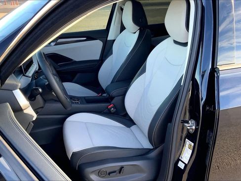 New 2026 Volkswagen Tiguan SE AWD/4WD image 9