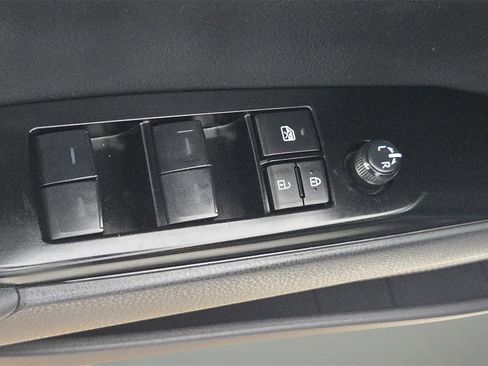 Used 2025 Toyota Camry SE image 18