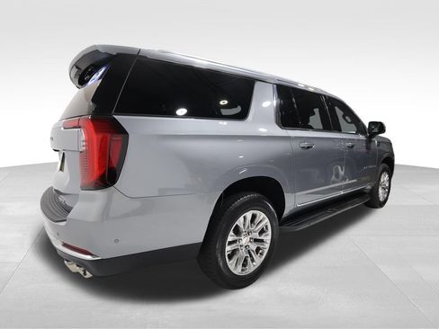 Used 2025 GMC Yukon XL Denali AWD/4WD image 4