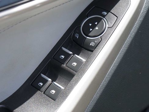 Used 2022 Ford Explorer XLT w/ Equipment Group 202A RWD image 16