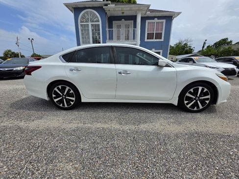 Used 2018 Nissan Altima 2.5 SR FWD image 6