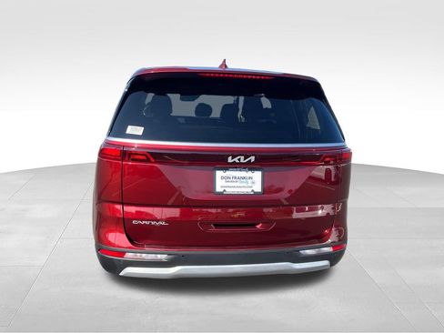 Used 2023 Kia Carnival EX FWD image 4