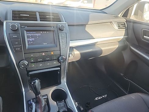Used 2017 Toyota Camry SE FWD image 13