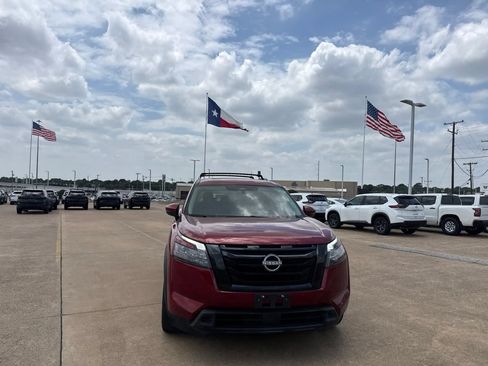 Certified 2023 Nissan Pathfinder SV w/ Lighting Package (N92) FWD image 5