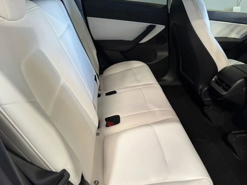 Used 2022 Tesla Model Y Long Range image 7