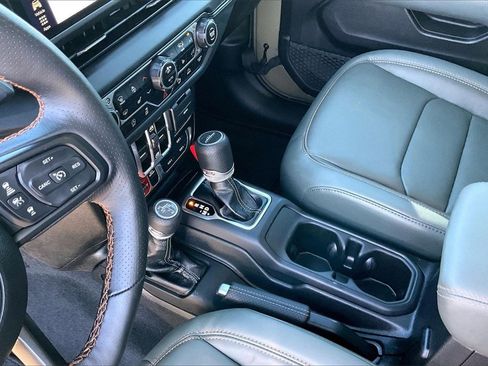 Used 2025 Jeep Gladiator Mojave image 15