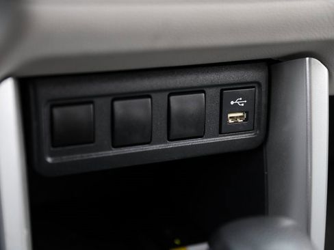 Used 2022 Toyota Corolla Cross LE image 23