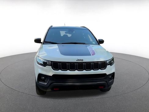 Used 2025 Jeep Compass Trailhawk AWD/4WD image 4