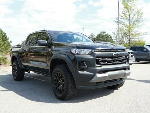 Used 2025 Chevrolet Colorado Trail Boss image 3