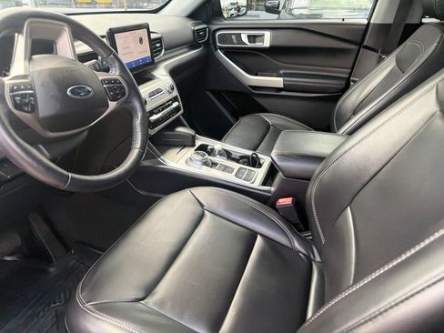 Used 2021 Ford Explorer XLT w/ Equipment Group 202A RWD image 11
