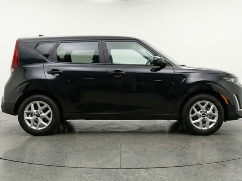 Used 2025 Kia Soul LX w/ LX Technology Package image 11
