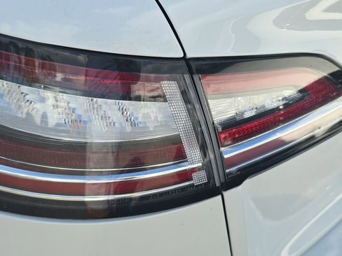 Used 2023 Lincoln Nautilus AWD w/ Premium Package image 11