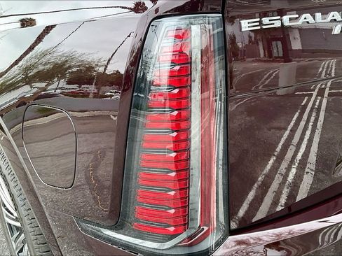 New 2026 Cadillac Escalade IQL Luxury w/ LPO, Floor Liner Package AWD/4WD image 15