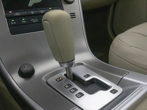 Used 2010 Volvo XC60 T6 image 22