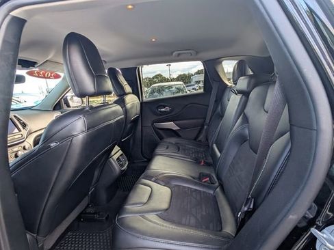 Used 2022 Jeep Cherokee Latitude image 11