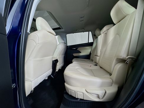 Certified 2025 Toyota Highlander XLE AWD/4WD image 24