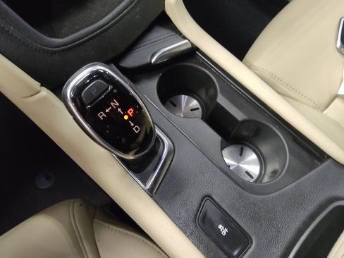 Used 2019 Cadillac XT5 FWD image 26