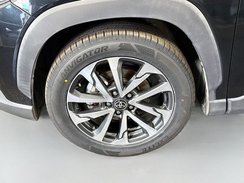 Used 2022 Toyota Corolla Cross XLE FWD image 38