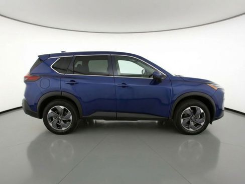 Used 2025 Nissan Rogue SV image 11