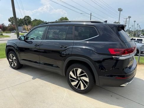 Used 2024 Volkswagen Atlas SE AWD/4WD image 8