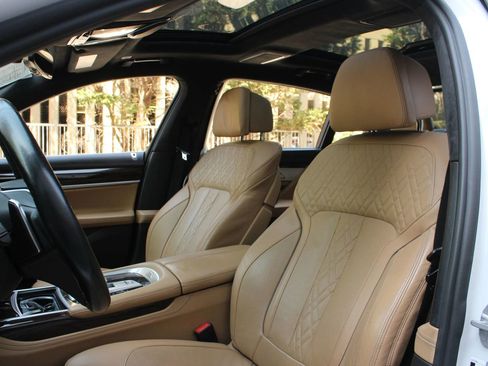 Used 2017 BMW 750i xDrive image 16