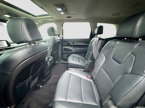 Certified 2023 Kia Telluride S w/ S Sunroof Package image 28