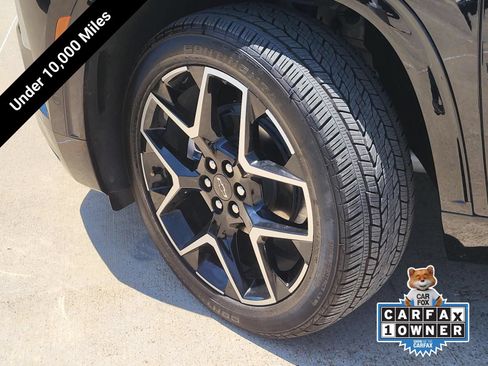 Used 2025 Chevrolet Traverse High Country FWD image 9
