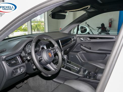 Used 2022 Porsche Macan AWD/4WD image 15