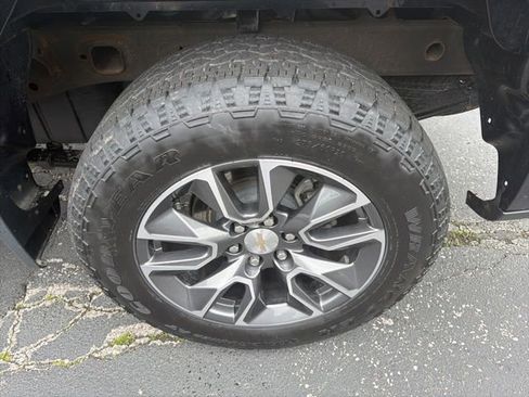 Used 2024 Chevrolet Silverado 1500 LT AWD/4WD image 9
