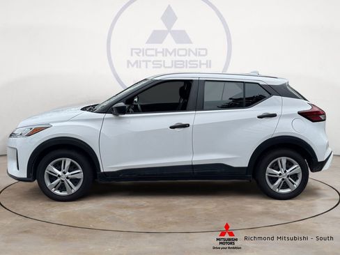 Used 2022 Nissan Kicks S image 6