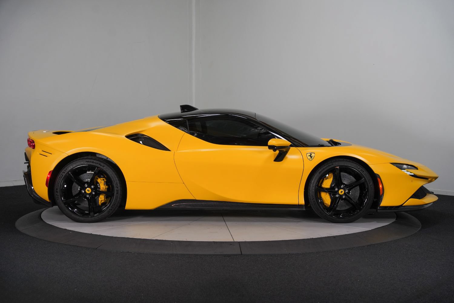 Used 2023 Ferrari SF90 Stradale AWD/4WD image 9