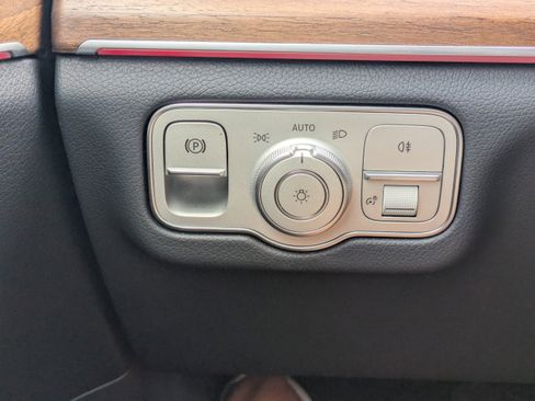 Certified 2025 Mercedes-Benz GLE 450e 4MATIC image 29