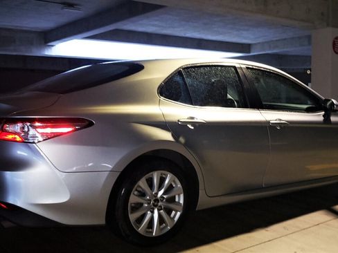 Used 2018 Toyota Camry LE FWD image 6
