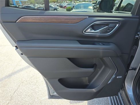 Used 2024 Chevrolet Tahoe High Country w/ Advanced Technology Package AWD/4WD image 13