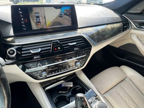 Used 2018 BMW 530e xDrive w/ Premium Package 2 AWD/4WD image 24