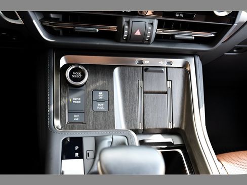 Used 2024 Lexus GX 550 w/ Accessory Package (Z1) AWD/4WD image 38
