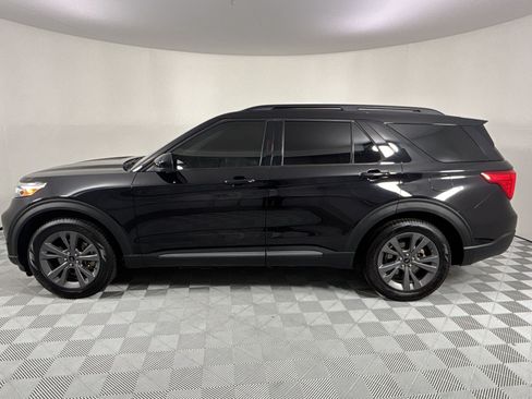 Used 2022 Ford Explorer XLT w/ Equipment Group 202A RWD image 2