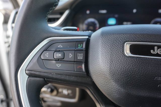 Used 2023 Jeep Grand Cherokee L Laredo AWD/4WD image 24