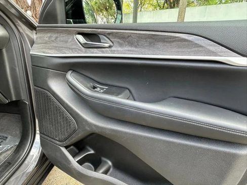 Certified 2024 Jeep Grand Cherokee L Limited RWD image 34