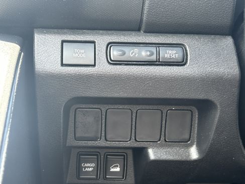 Used 2022 Nissan Frontier SV AWD/4WD image 10