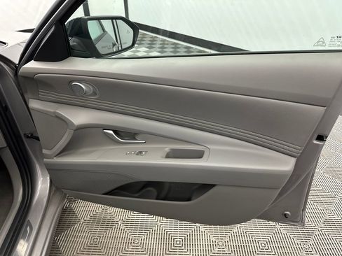 Used 2025 Hyundai Elantra SEL FWD image 14