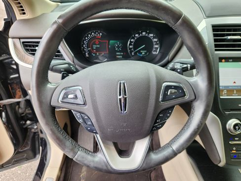 Used 2017 Lincoln MKC Reserve w/ Lincoln MKC Climate Package AWD/4WD image 9