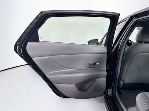Used 2025 Hyundai Elantra SEL FWD image 27