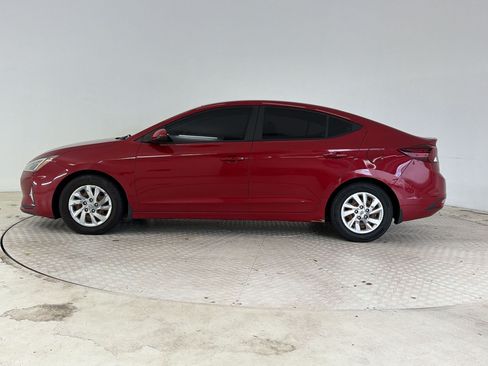 Used 2020 Hyundai Elantra SE w/ Winter Weather Package FWD image 2