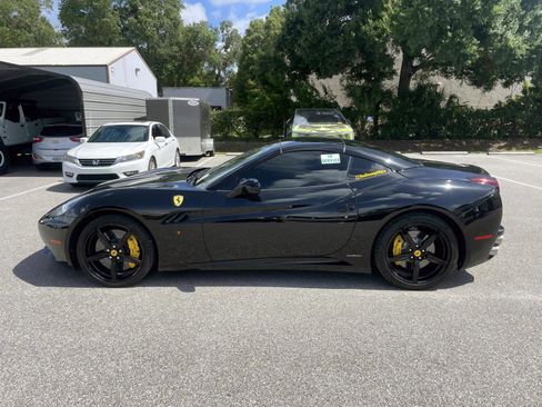Used 2014 Ferrari California RWD image 2